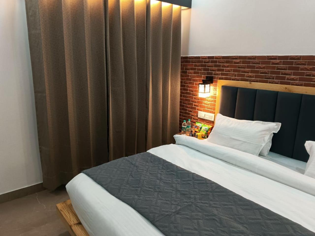 Red Roof Inn Рамнаґар Екстер'єр фото