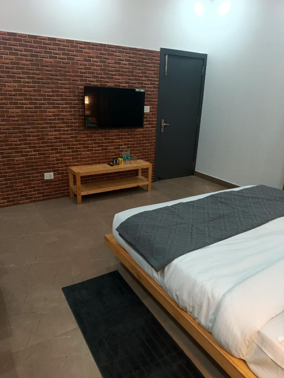 Red Roof Inn Рамнаґар Екстер'єр фото