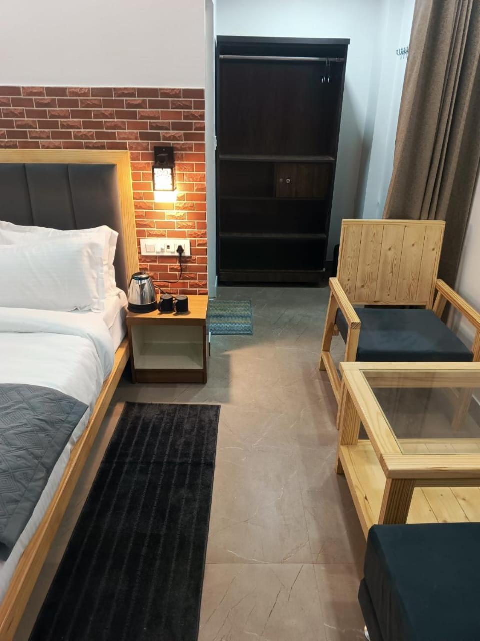 Red Roof Inn Рамнаґар Екстер'єр фото
