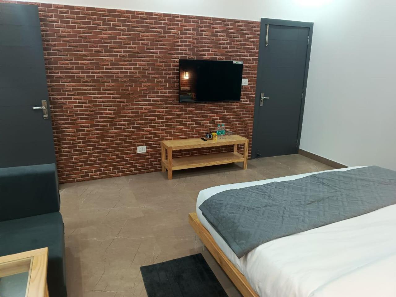 Red Roof Inn Рамнаґар Екстер'єр фото