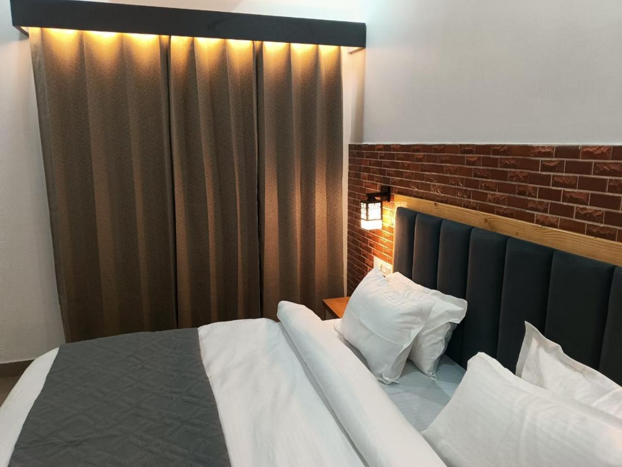 Red Roof Inn Рамнаґар Екстер'єр фото