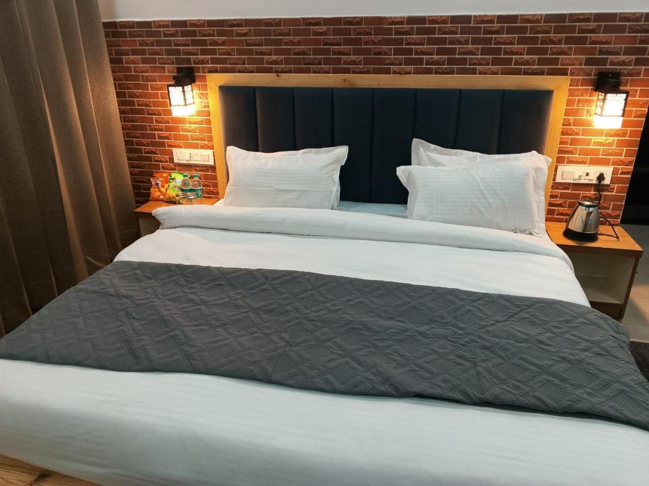 Red Roof Inn Рамнаґар Екстер'єр фото