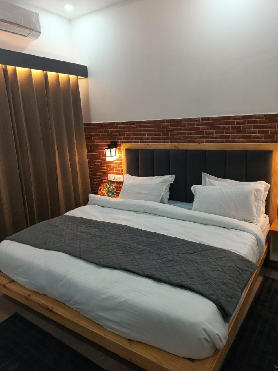 Red Roof Inn Рамнаґар Екстер'єр фото