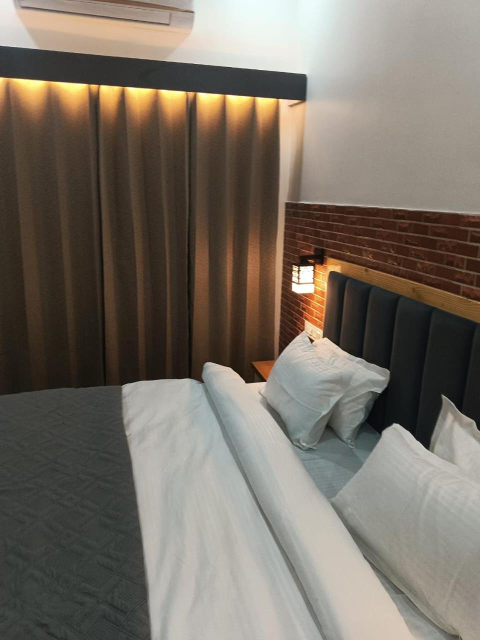 Red Roof Inn Рамнаґар Екстер'єр фото
