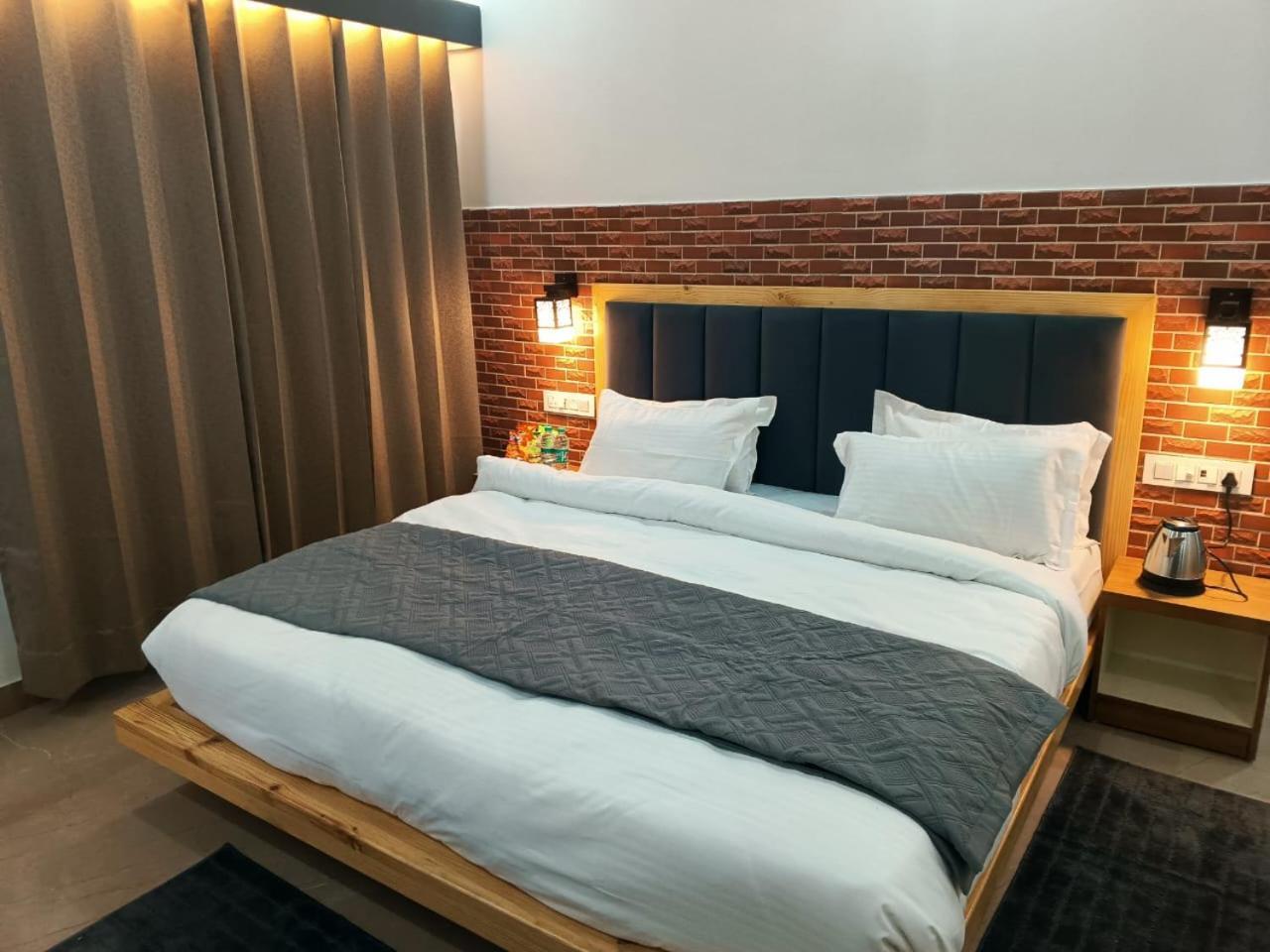 Red Roof Inn Рамнаґар Екстер'єр фото