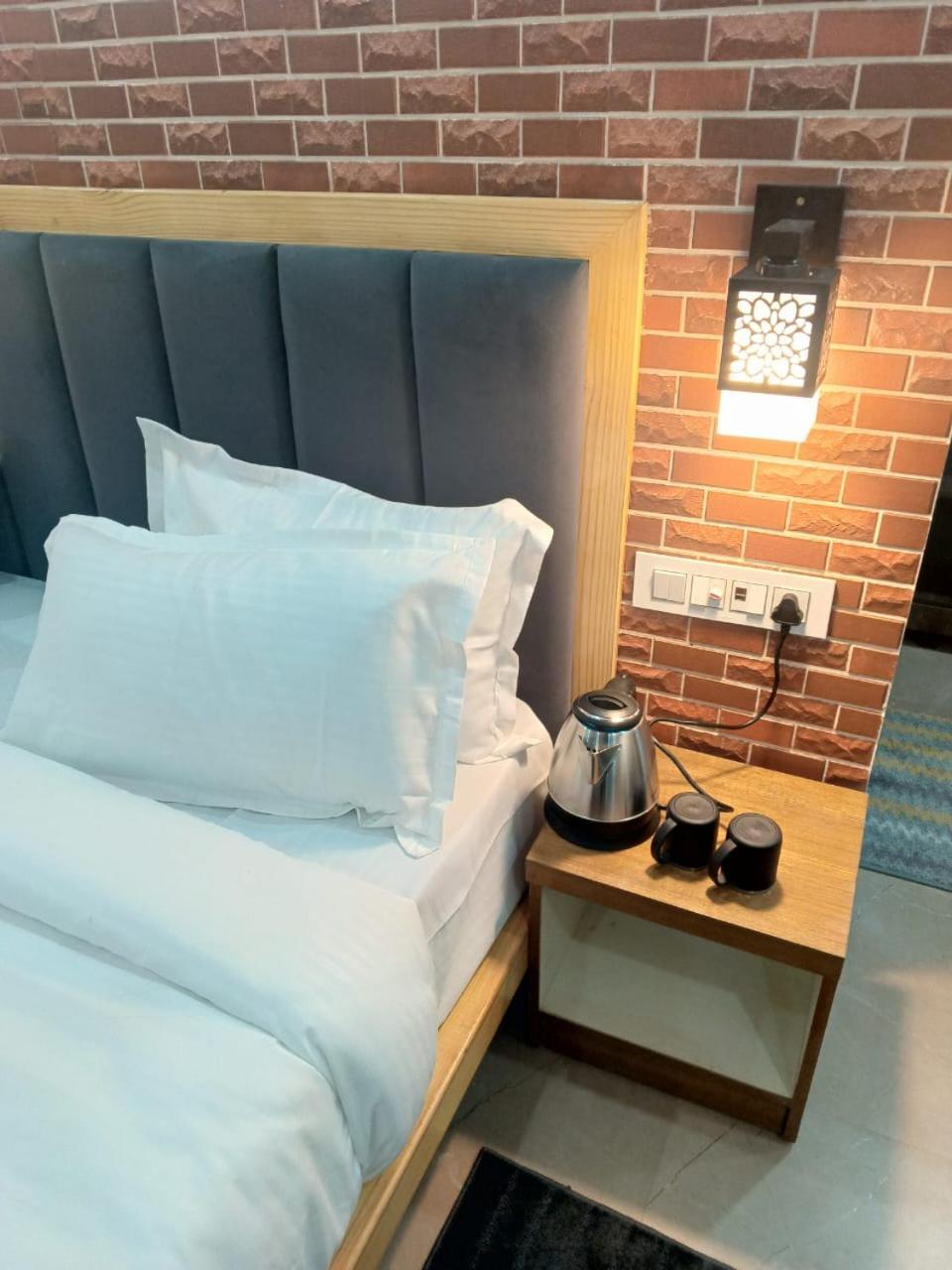 Red Roof Inn Рамнаґар Екстер'єр фото