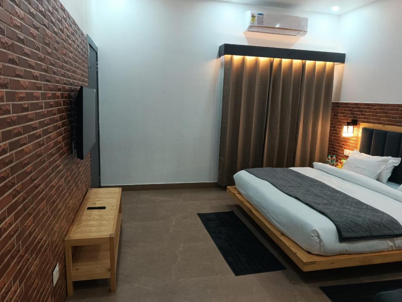 Red Roof Inn Рамнаґар Екстер'єр фото