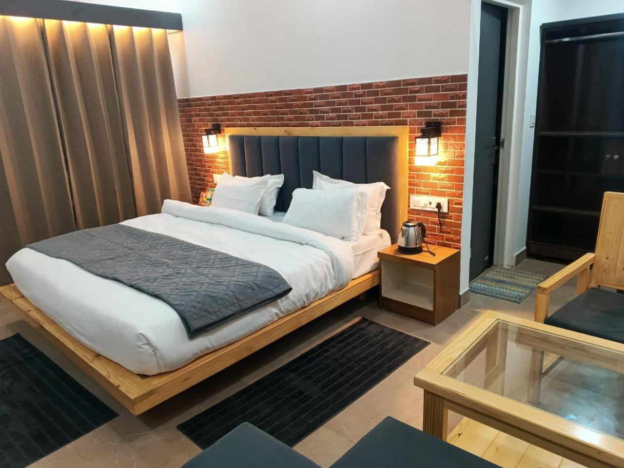 Red Roof Inn Рамнаґар Екстер'єр фото