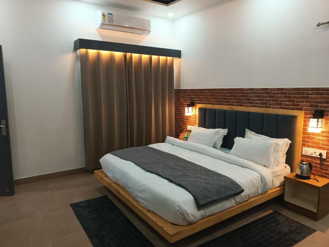 Red Roof Inn Рамнаґар Екстер'єр фото