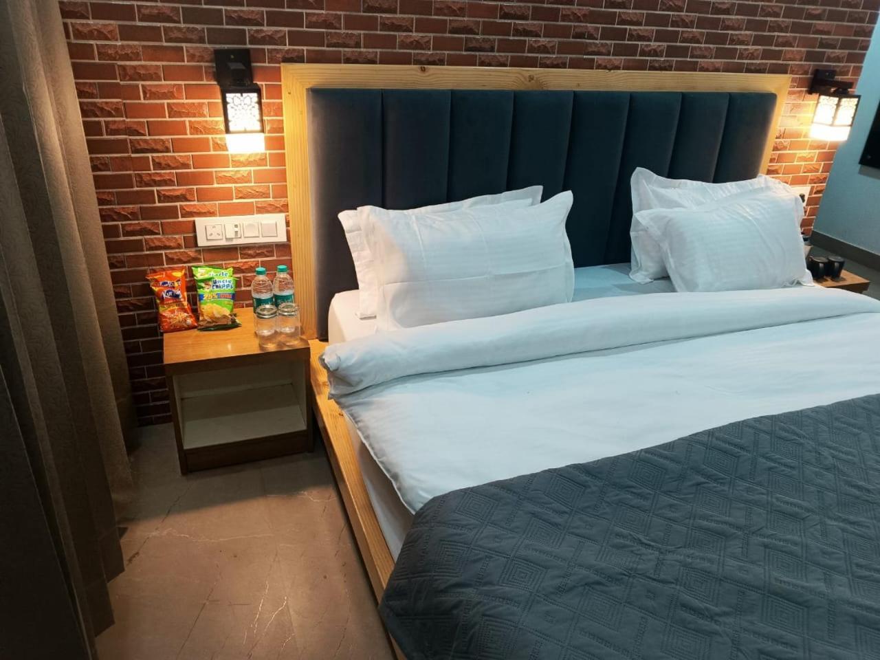 Red Roof Inn Рамнаґар Екстер'єр фото
