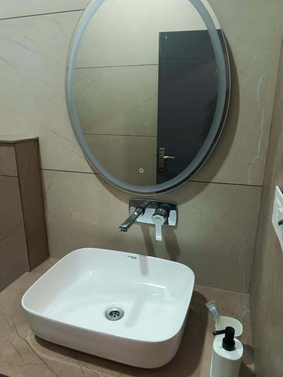 Red Roof Inn Рамнаґар Екстер'єр фото