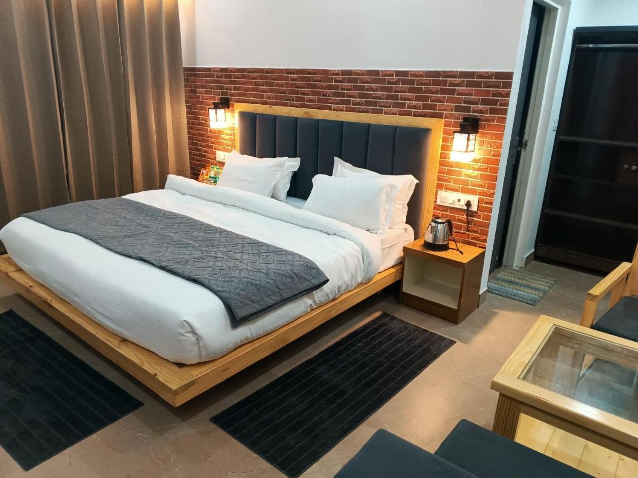 Red Roof Inn Рамнаґар Екстер'єр фото
