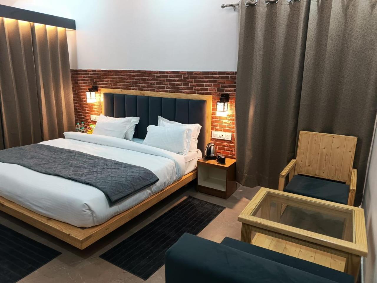 Red Roof Inn Рамнаґар Екстер'єр фото